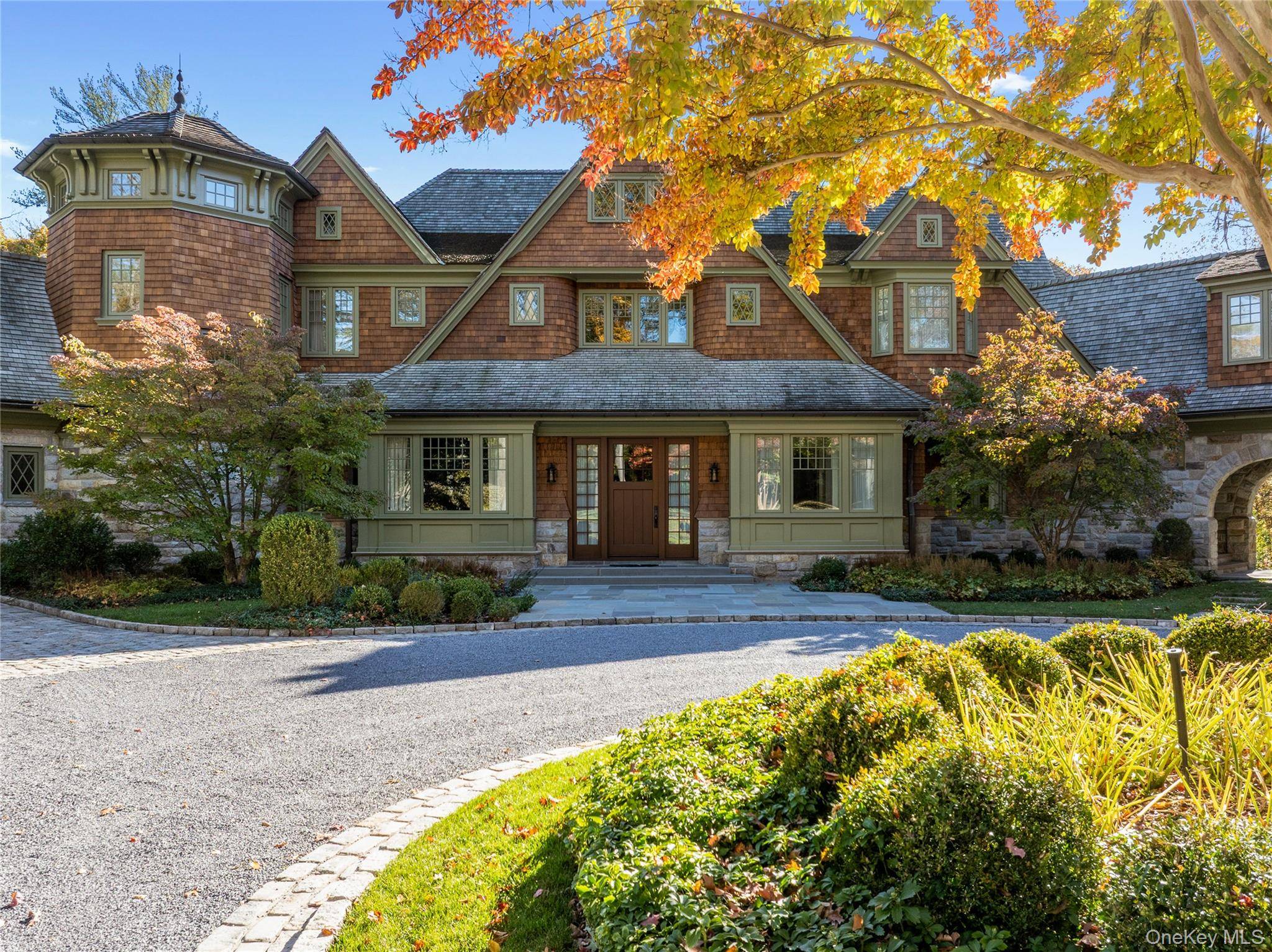 9 Bedroom Home for Sale in Mill Neck - NY - USA - 3