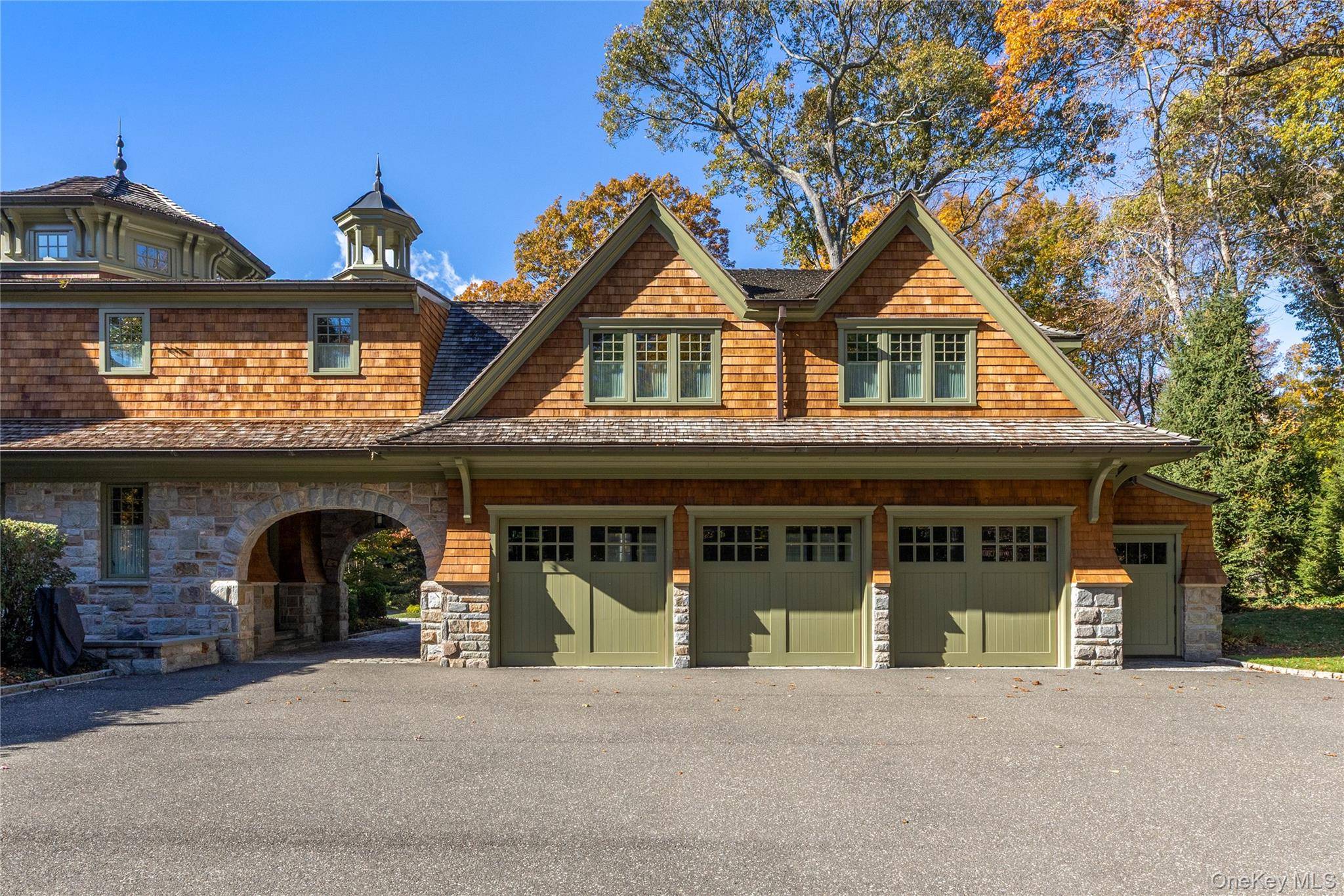 9 Bedroom Home for Sale in Mill Neck - NY - USA - 5