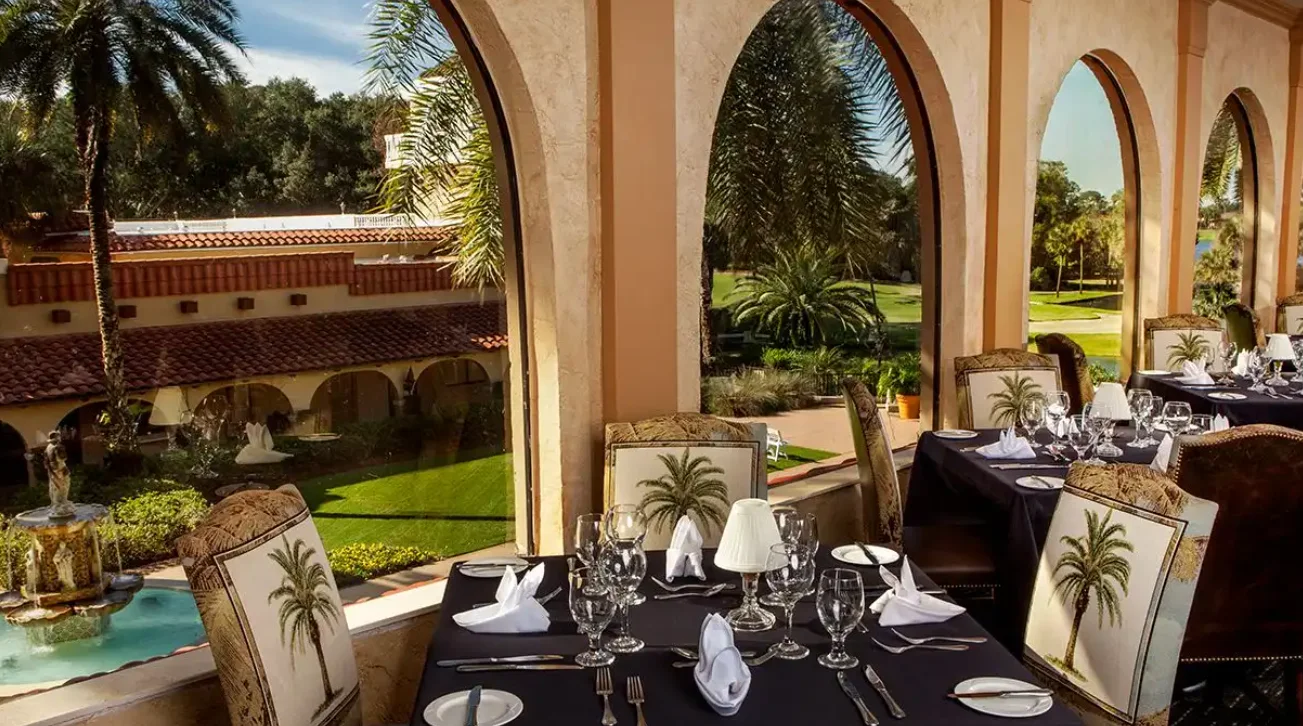 Casa de 3 Dormitórios à Venda em Howey-in-the-Hills, FL - 1