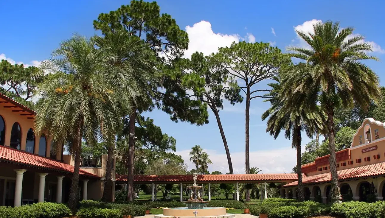 Casa de 3 Dormitórios à Venda em Howey-in-the-Hills, FL - 2