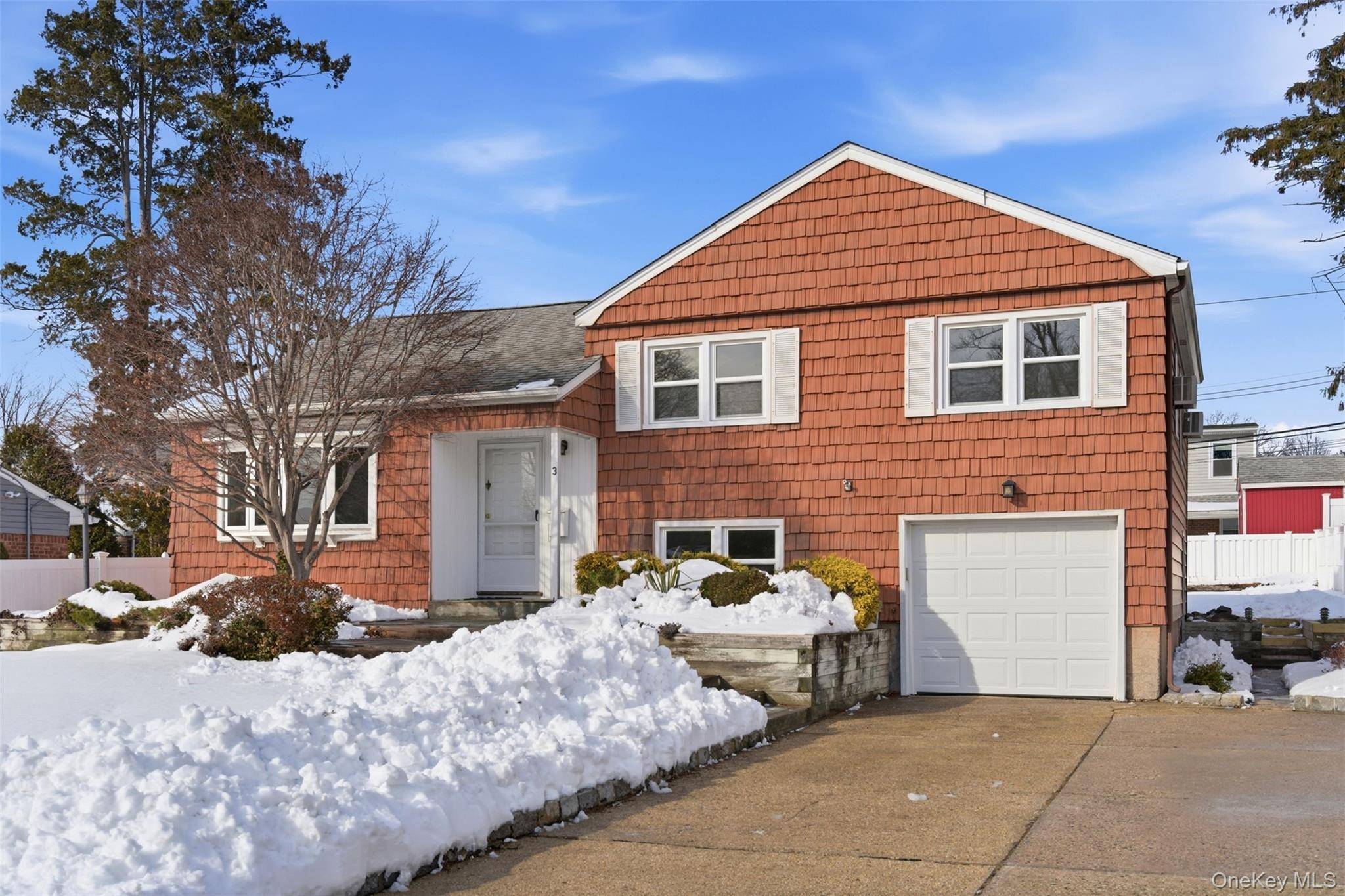 Casa de 3 Dormitorios en Venta en Plainview, NY - 2