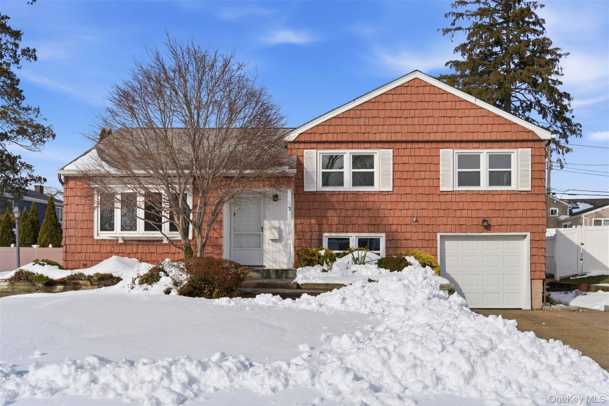 Casa de 3 Dormitorios en Venta en Plainview, NY - 3