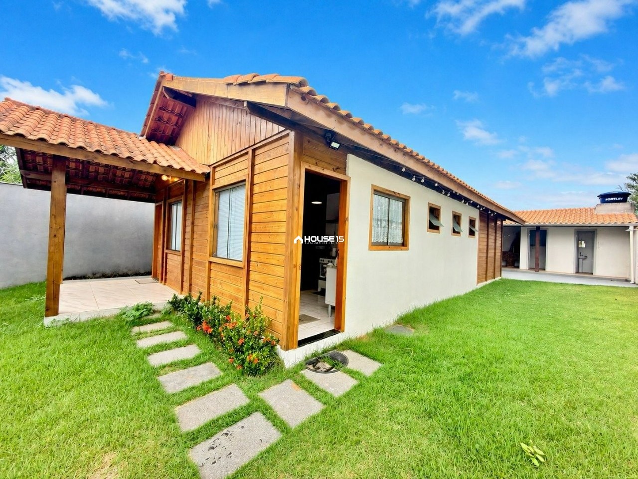 Casa de 3 Quartos à Venda em MEAIPE - Guarapari - Espírito Santo - Brasil - 2