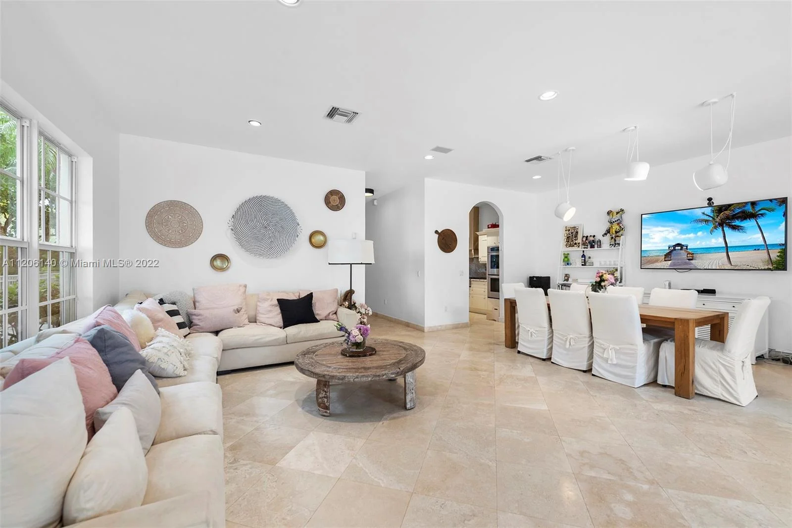 Casa de 5 Dormitórios à Venda na 3802 NE 199th Ter – Miami – FL - 3