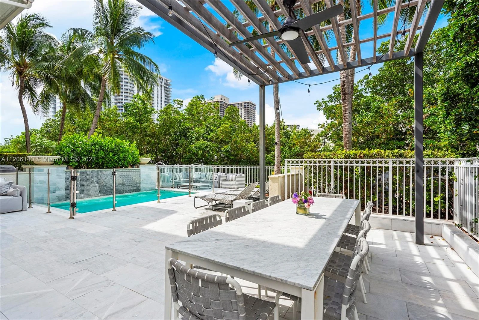 Casa de 5 Dormitórios à Venda na 3802 NE 199th Ter – Miami – FL - 4