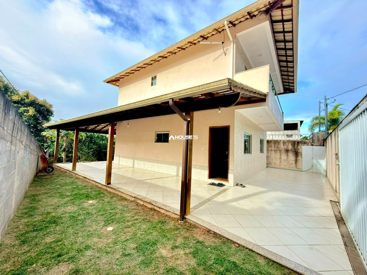 Casa de 5 Quartos à Venda em Setiba - Guarapari - Espírito Santo - Brasil - 2