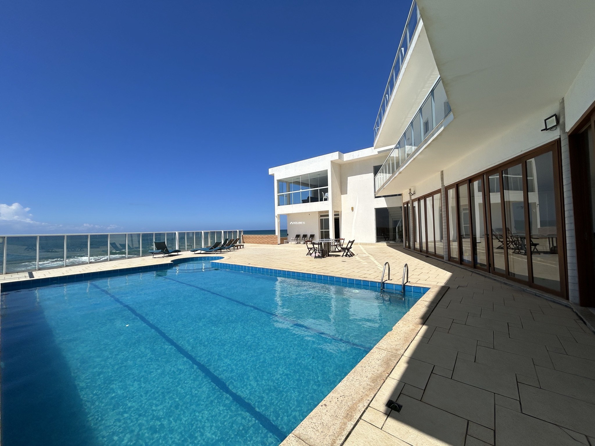 Casa de 7 Quartos à Venda na Enseada Azul - Guarapari - Espírito Santo - Brasil - 2