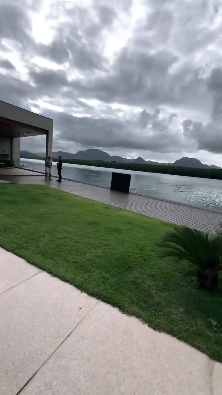 Casa de Alto Padrão no Canal à Venda em Guarapari - Espírito Santo - Brasil - 4