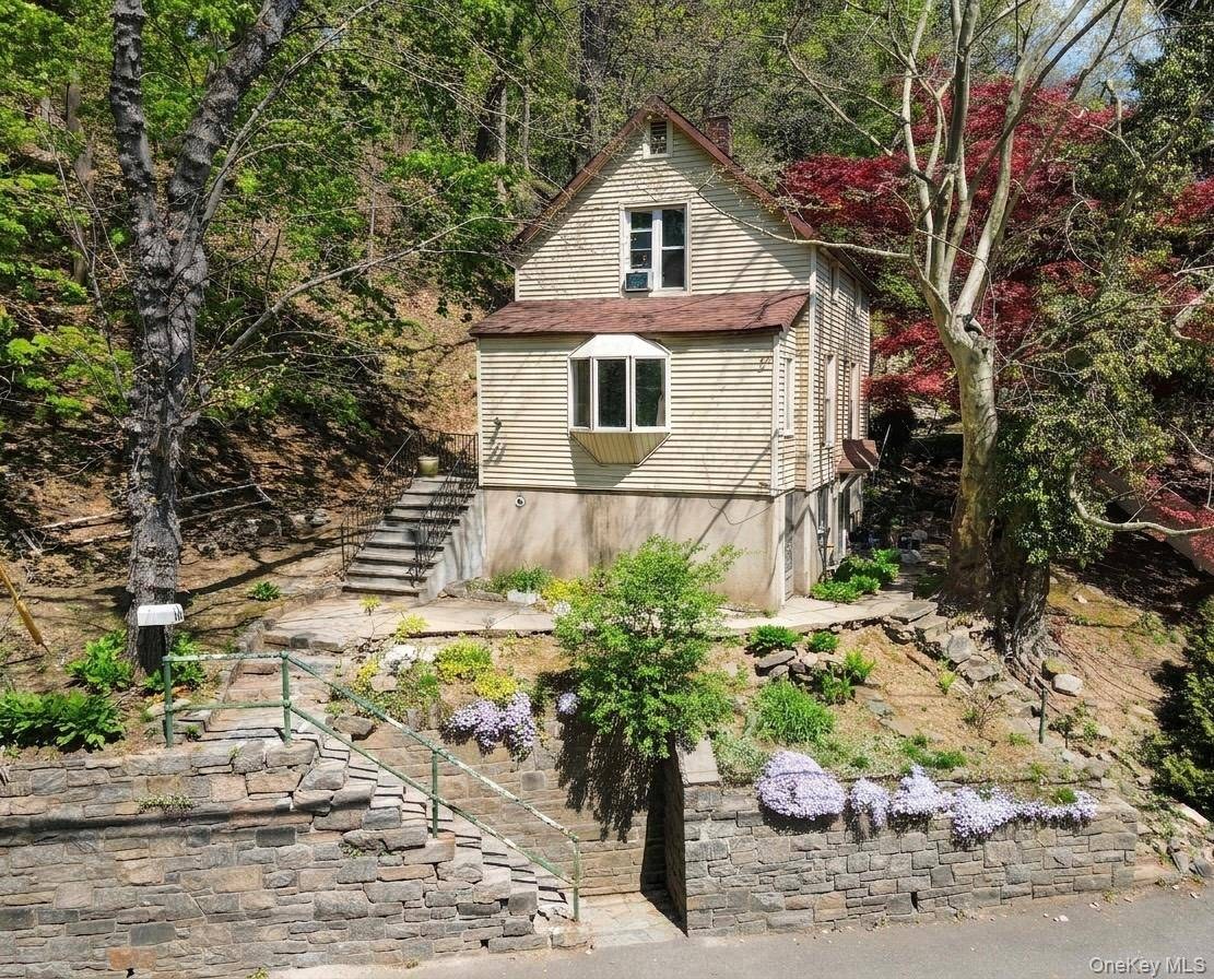 Casa e Quatro Lotes Destacados à Venda em Valhalla - Nova Iorque - EUA - 2