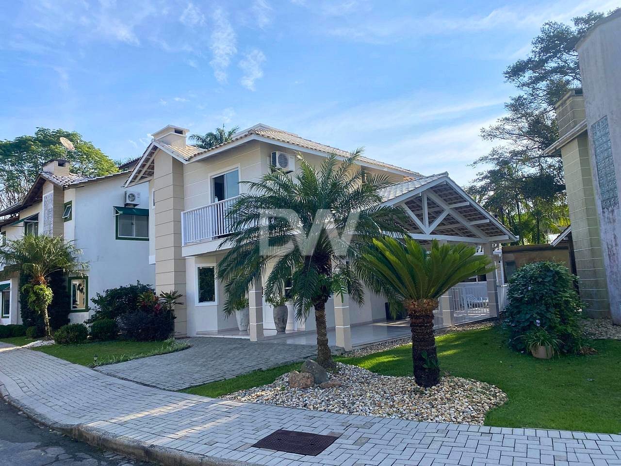 Casa em Condomínio com 3 Quartos à Venda em Balneário Camboriú - Santa Catarina - Brasil - 2