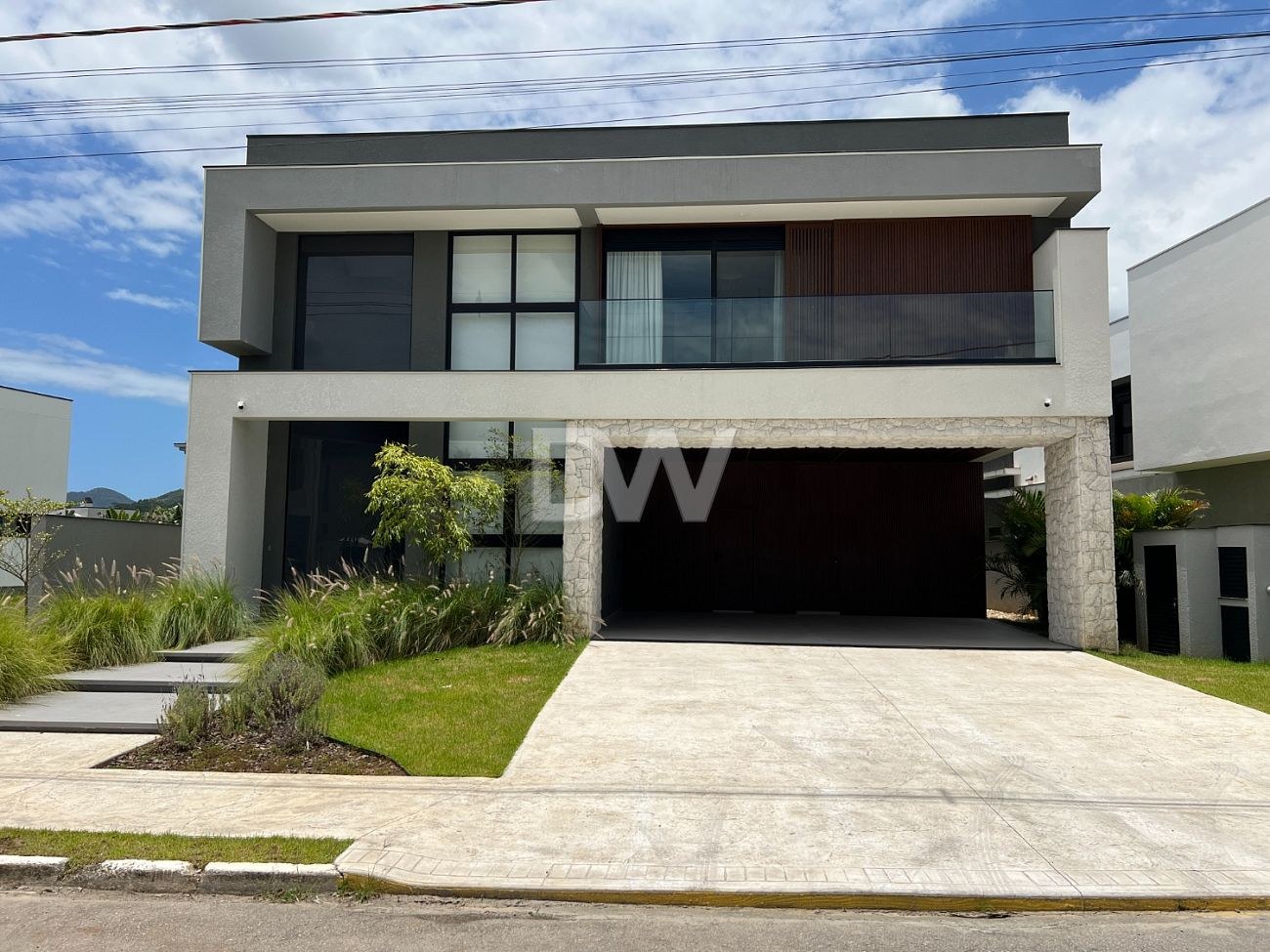 Casa em Condomínio com 3 Suítes à Venda em Balneário Camboriú - Santa Catarina - Brasil - 2