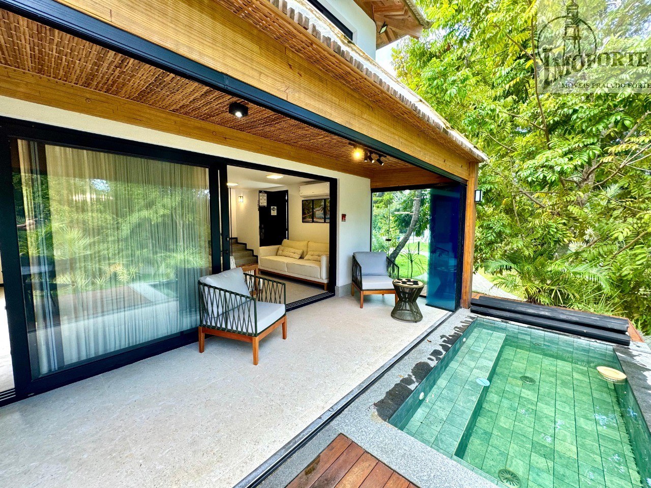 Casa em Condomínio com 3 Suítes à Venda em Praia do Forte – Mata de São João – BA - 1