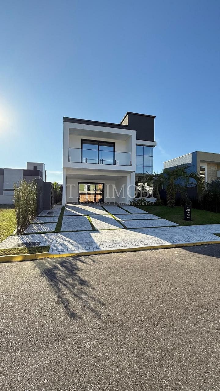 Casa em Condomínio com 4 Suítes à Venda em Camboriú - Santa Catarina - Brasil - 1
