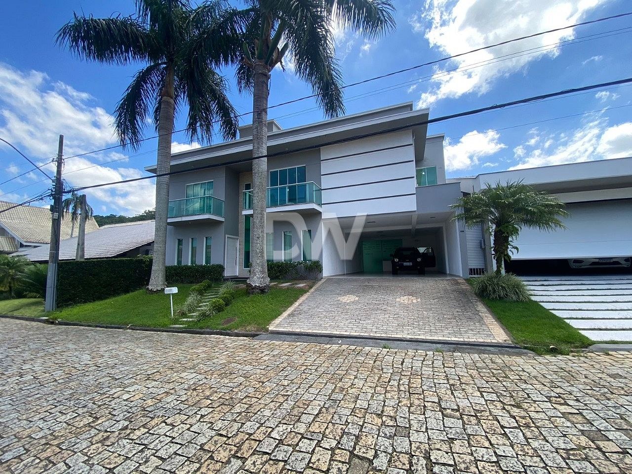 Casa em Condomínio com 5 Suítes à Venda em Balneário Camboriú - Santa Catarina - Brasil - 1