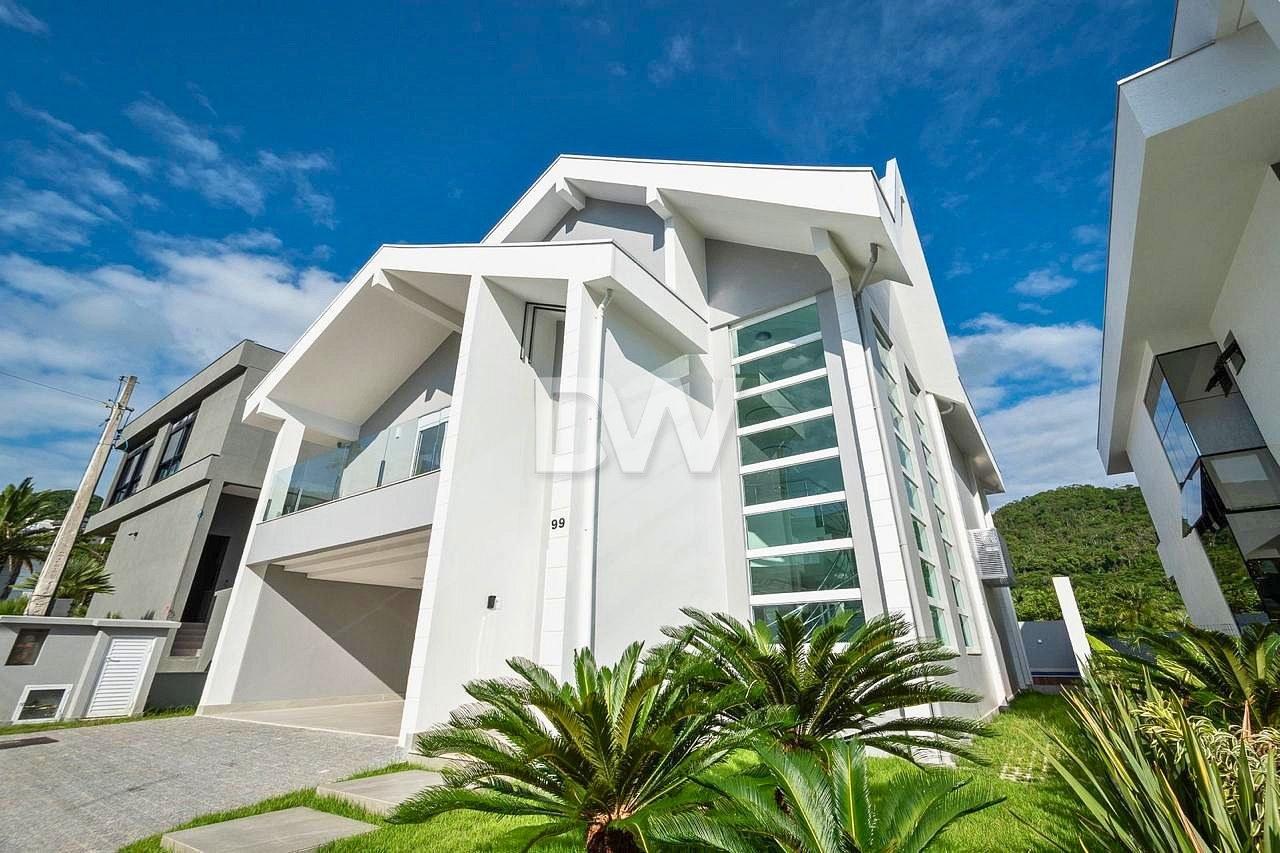 Casa em Condomínio com 5 Suítes à Venda em Balneário Camboriú - Santa Catarina - Brasil - 1