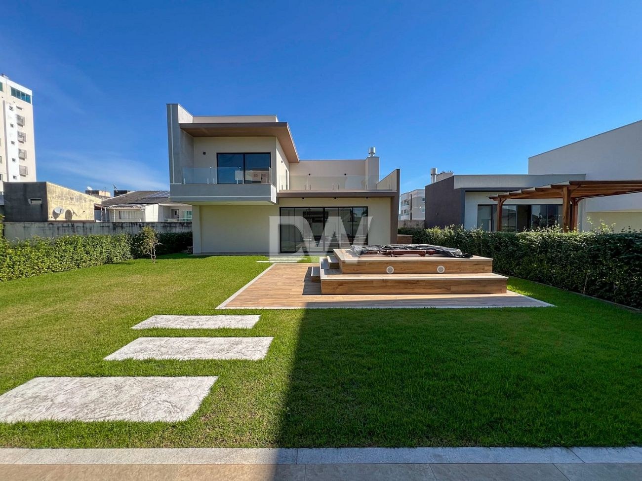 Casa en Condominio de 5 Suites en Venta en Balneário Camboriú - Santa Catarina - Brasil - 2