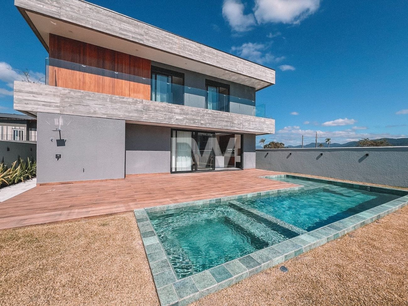 Casa em Condomínio com 5 Suítes à Venda em Camboriú - Santa Catarina - Brasil - 2