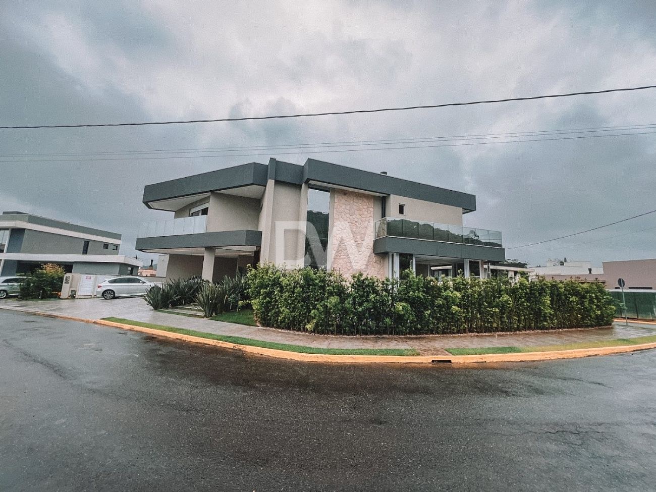 Casa em Condomínio com 5 Suítes à Venda em Camboriú - Santa Catarina - Brasil - 2