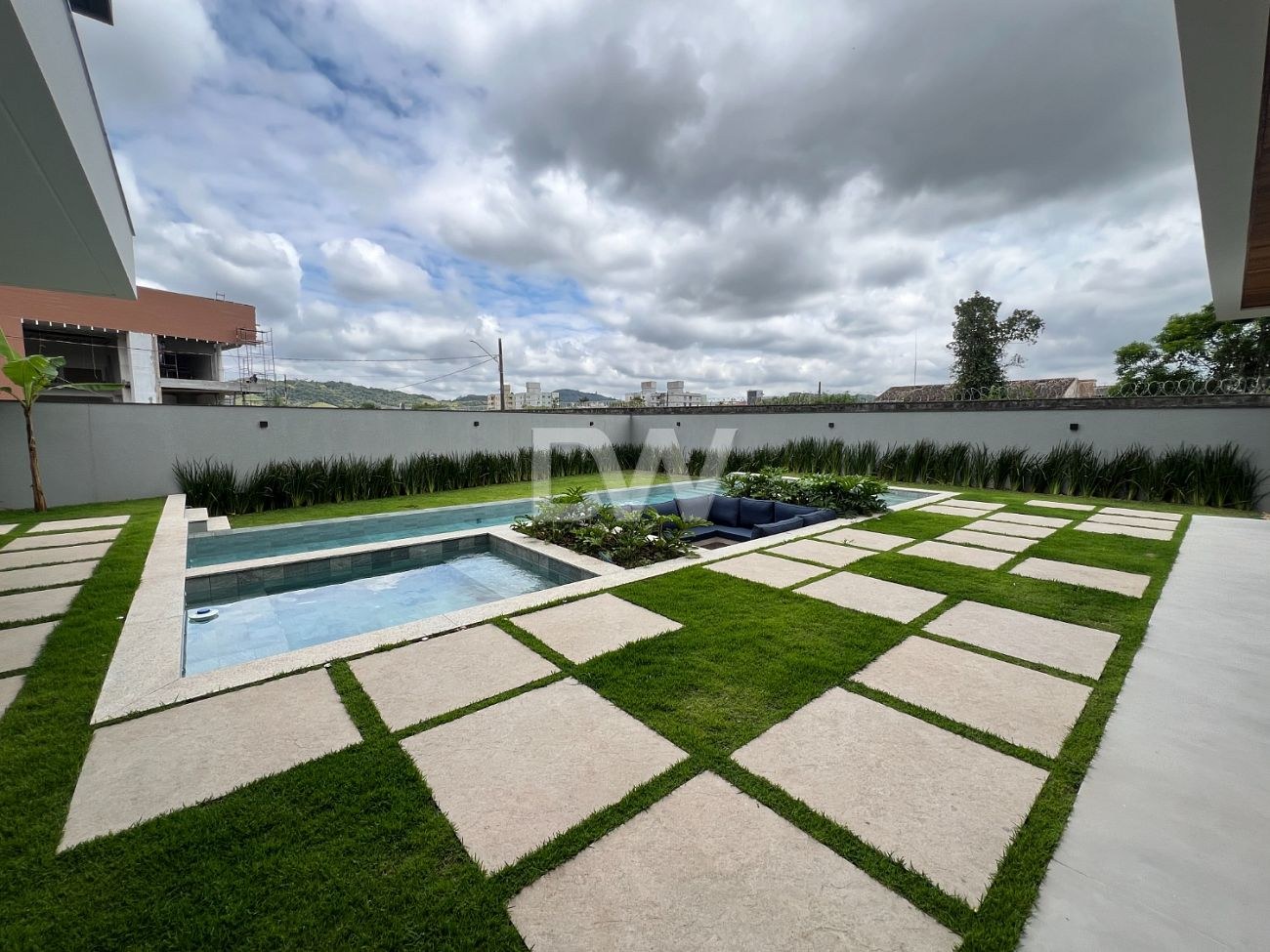 Casa em Condomínio com 5 Suítes à Venda em Camboriú - Santa Catarina - Brasil - 3