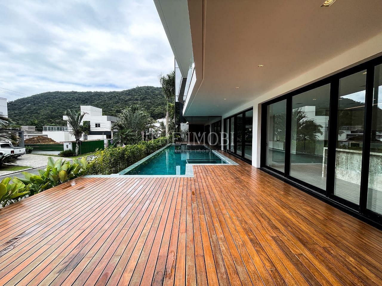 Casa en Condominio de 6 Suites en Venta en Balneário Camboriú - Santa Catarina - Brasil - 4