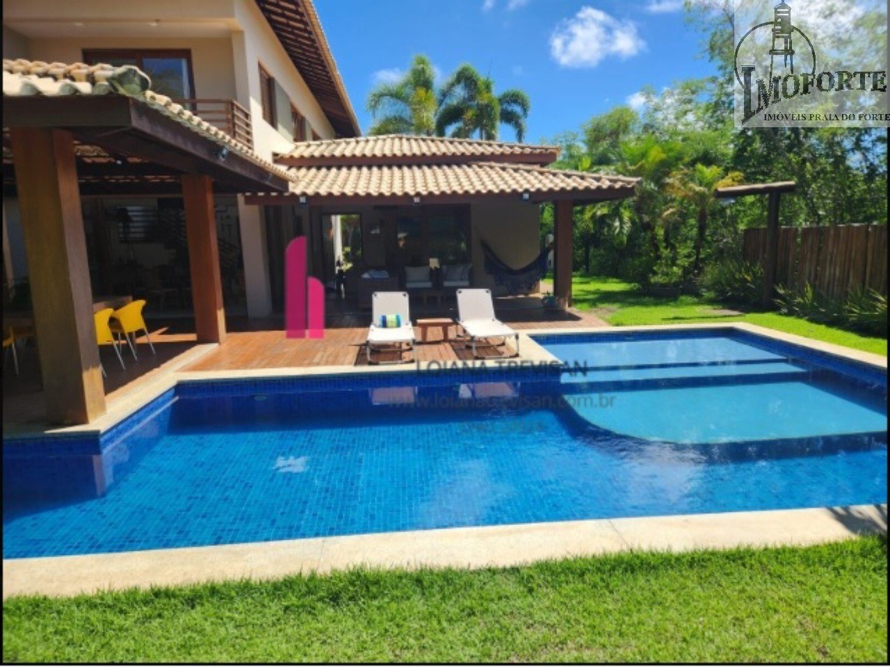 Casa em Condomínio de 4 Quartos à Venda em Praia do Forte – Mata de São João – BA - 1