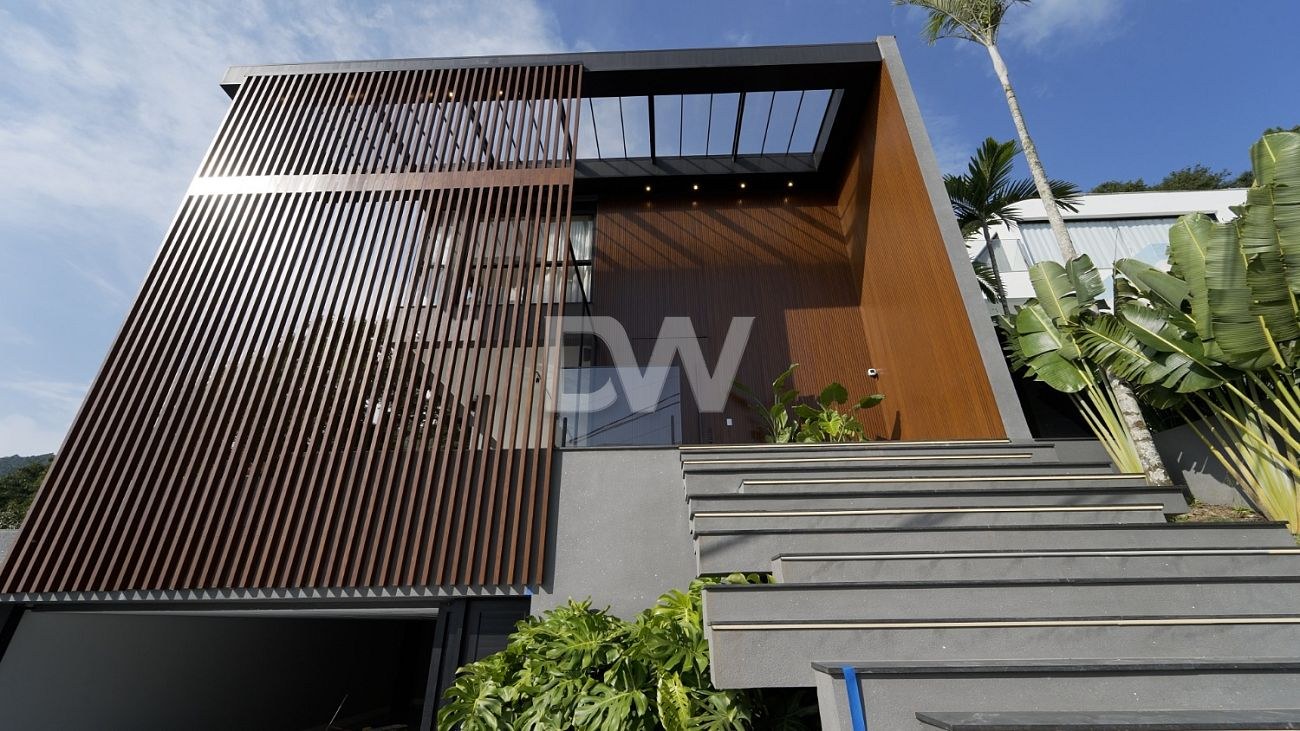 Casa en Condominio Frente al Mar de 5 Suites en Venta en Balneário Camboriú - Santa Catarina - Brasil - 1