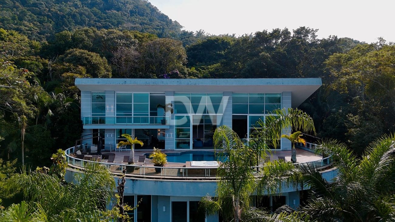 Casa em Condomínio Frente Mar com 6 Suítes à Venda em Balneário Camboriú - Santa Catarina - Brasil - 2