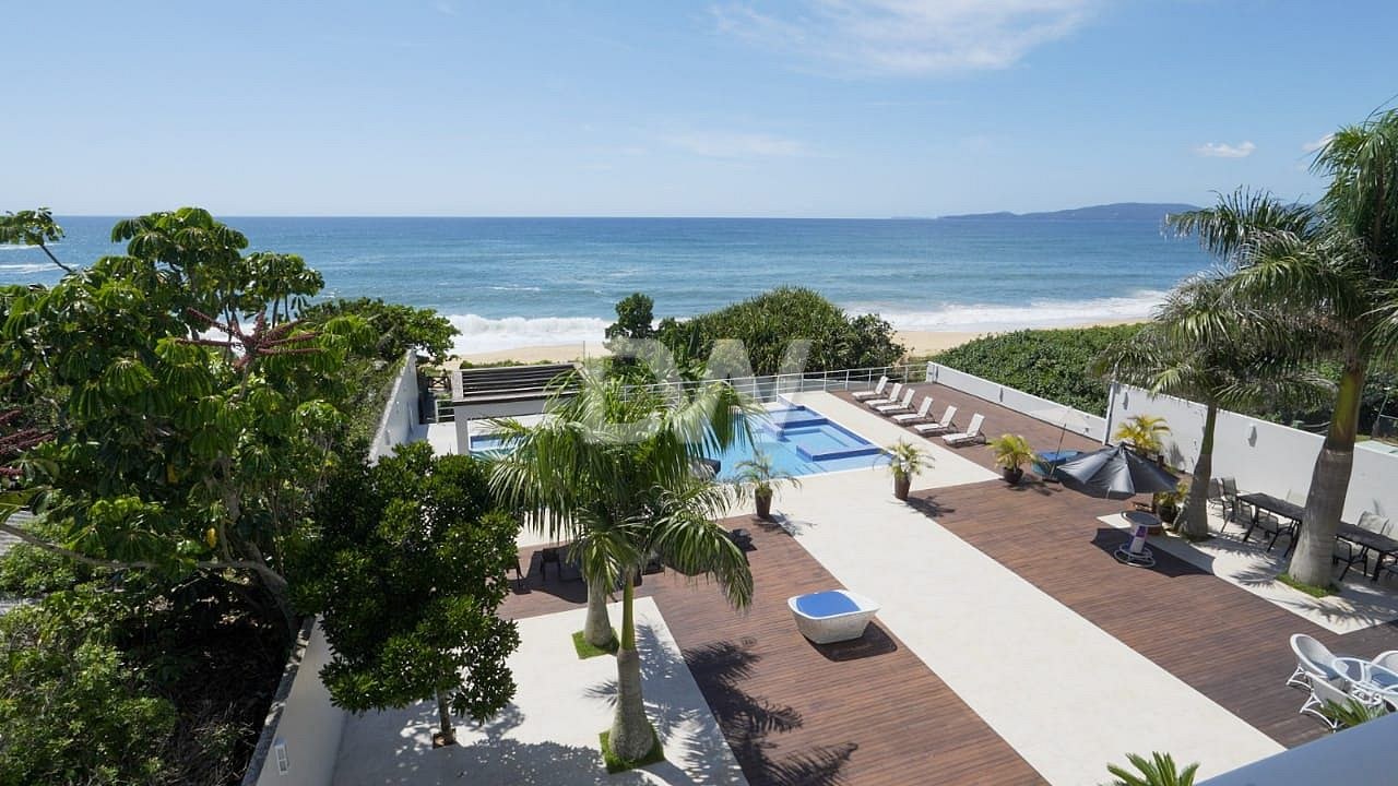 Casa Frente Mar com 6 Suítes à Venda em Balneário Camboriú - Santa Catarina - Brasil - 5