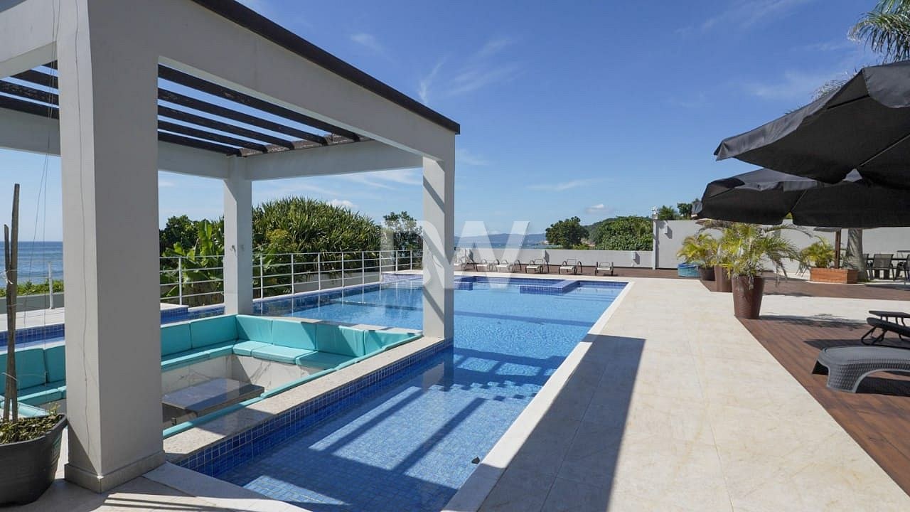 Casa Frente Mar com 6 Suítes à Venda em Balneário Camboriú - Santa Catarina - Brasil - 6