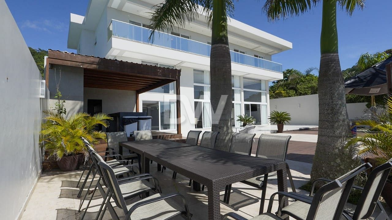 Casa Frente Mar com 6 Suítes à Venda em Balneário Camboriú - Santa Catarina - Brasil - 7