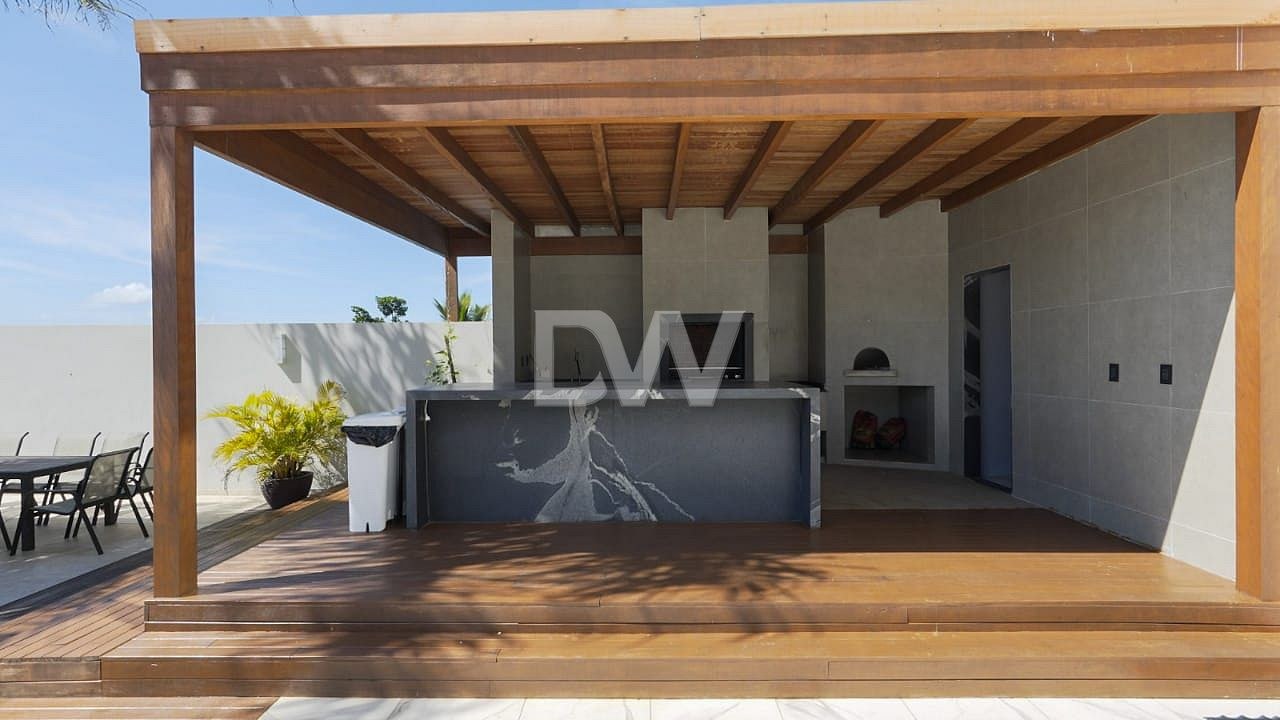 Casa Frente Mar com 6 Suítes à Venda em Balneário Camboriú - Santa Catarina - Brasil - 8