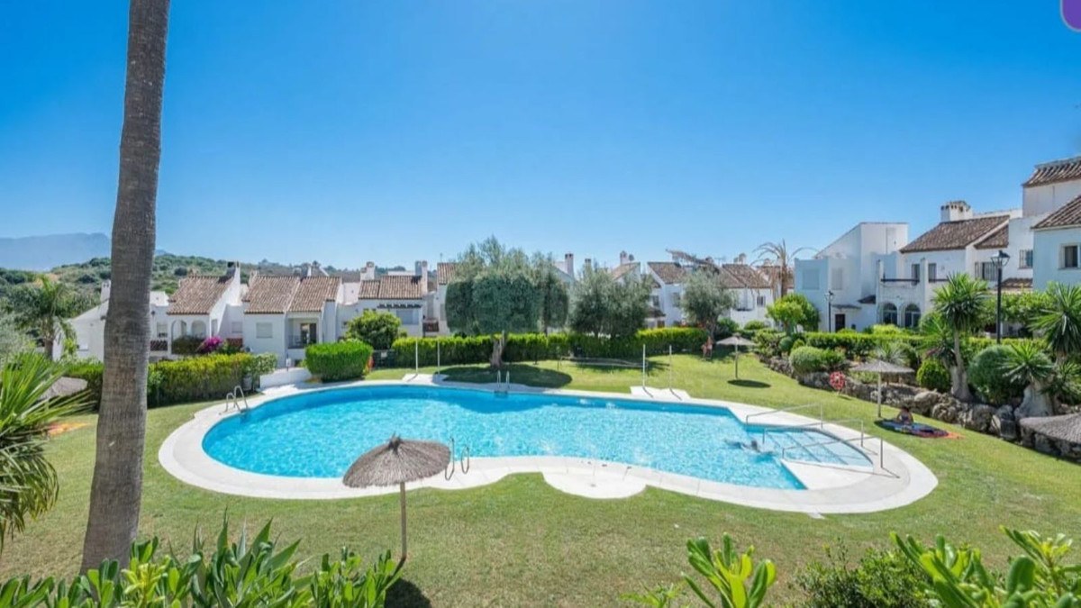 Casa Geminada com 3 Quartos à Venda em Estepona - Costa del Sol - 2
