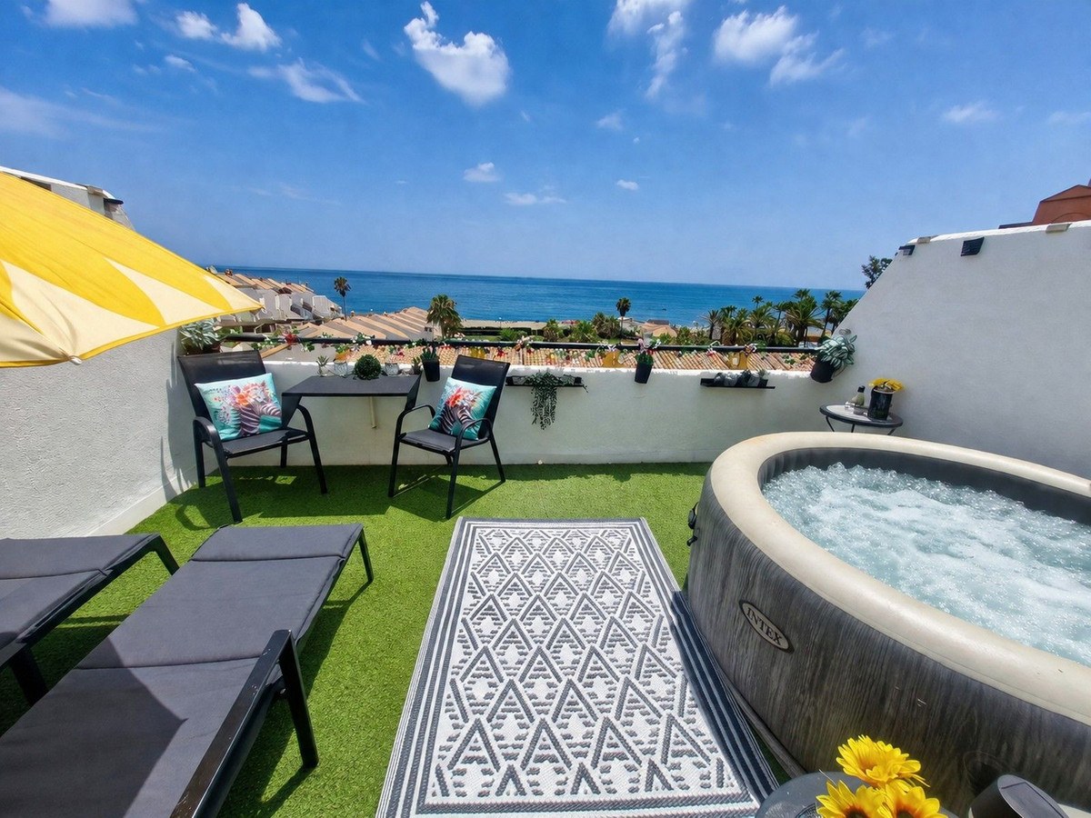 Casa Geminada com 4 Quartos à Venda em Estepona - Costa del Sol - 1