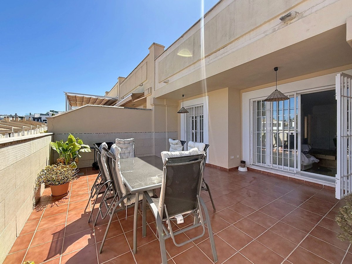 Casa Geminada com 4 Quartos à Venda em Torremolinos - Costa del Sol - 1