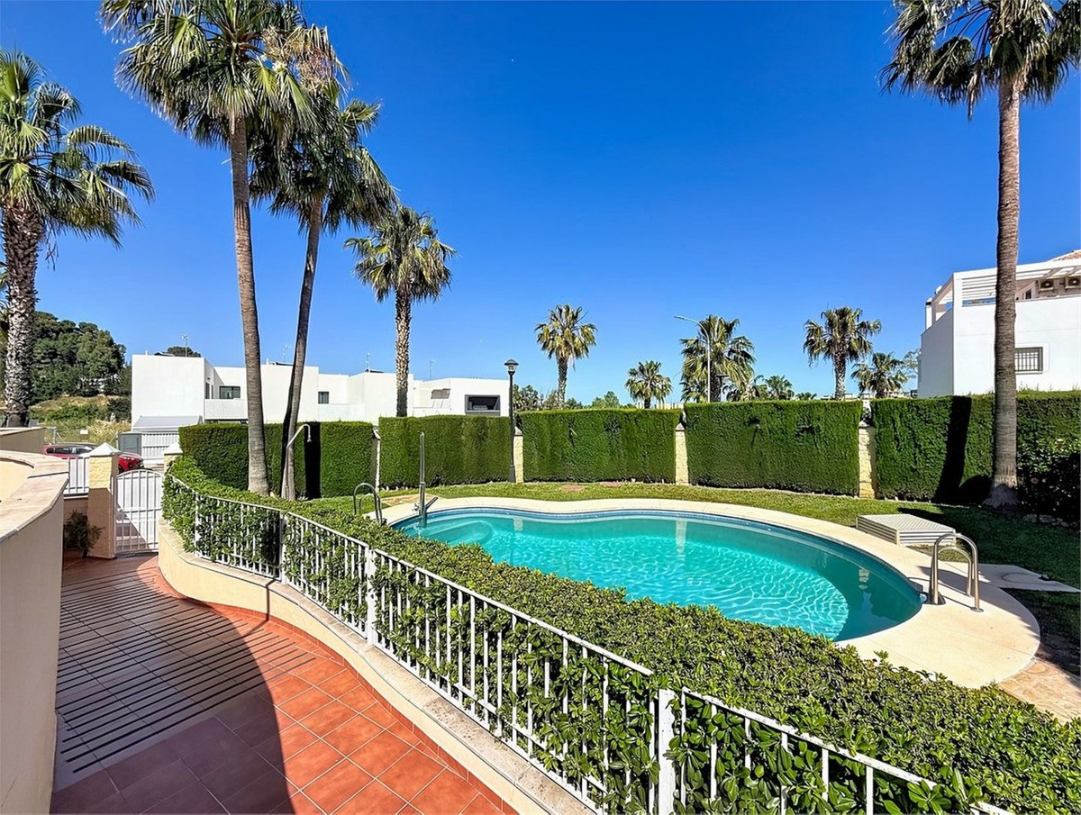 Casa Geminada com 4 Quartos à Venda em Torremolinos - Costa del Sol - 2