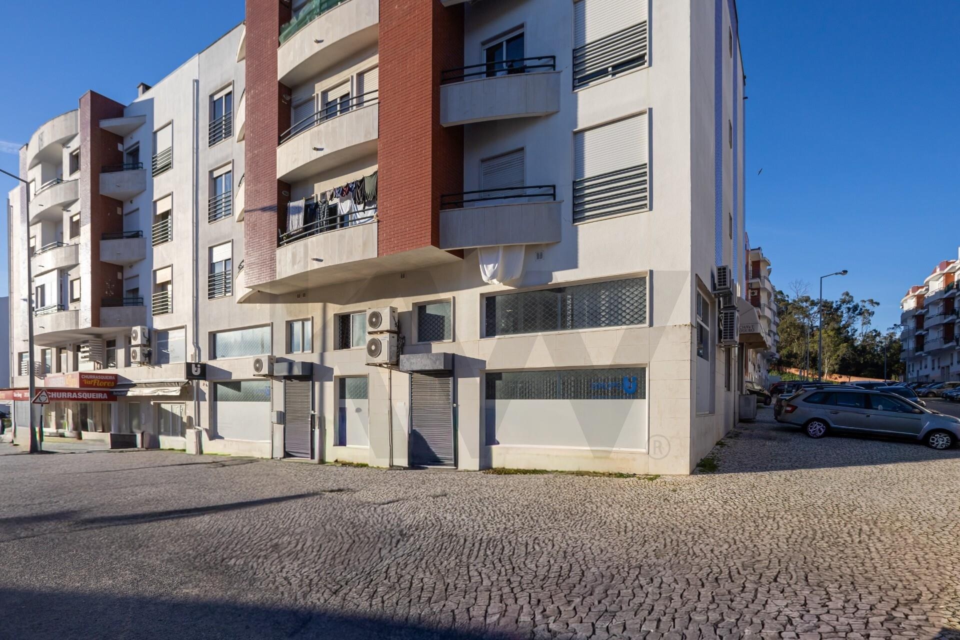Escritório  à Venda em Almada - Setúbal - Portugal - 1