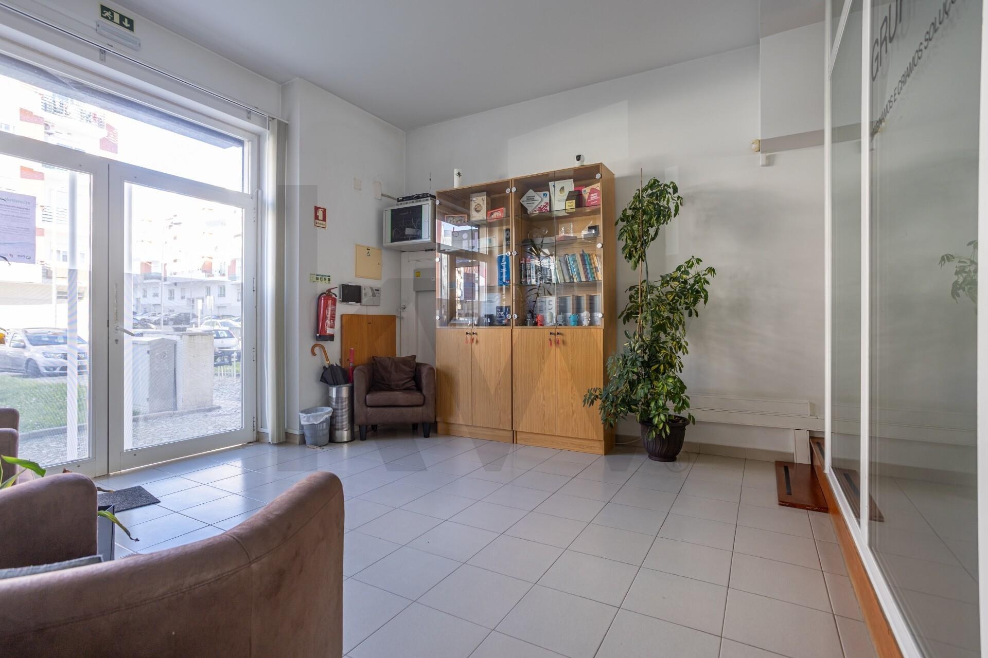 Escritório  à Venda em Almada - Setúbal - Portugal - 3