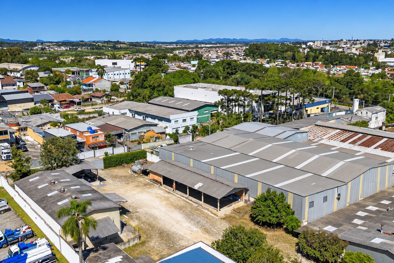 Galpão Comercial e Industrial à Venda em Colombo - Paraná - Brasil - 3