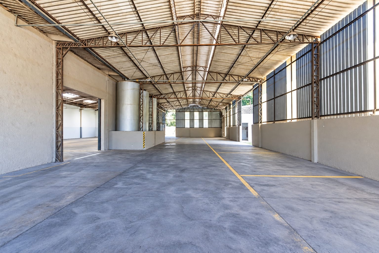 Galpão Comercial e Industrial à Venda em Colombo - Paraná - Brasil - 6