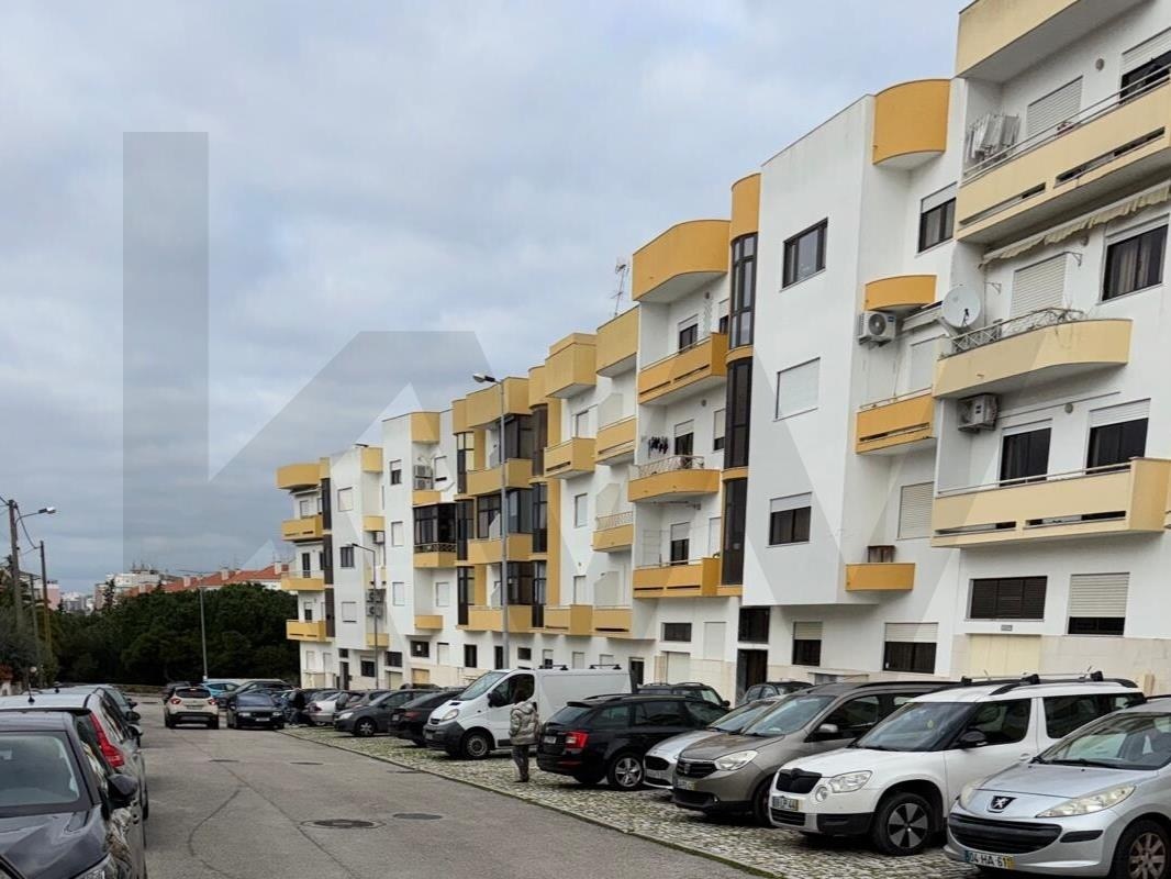 Garagem  à Venda em Almada - Setúbal - Portugal - 1