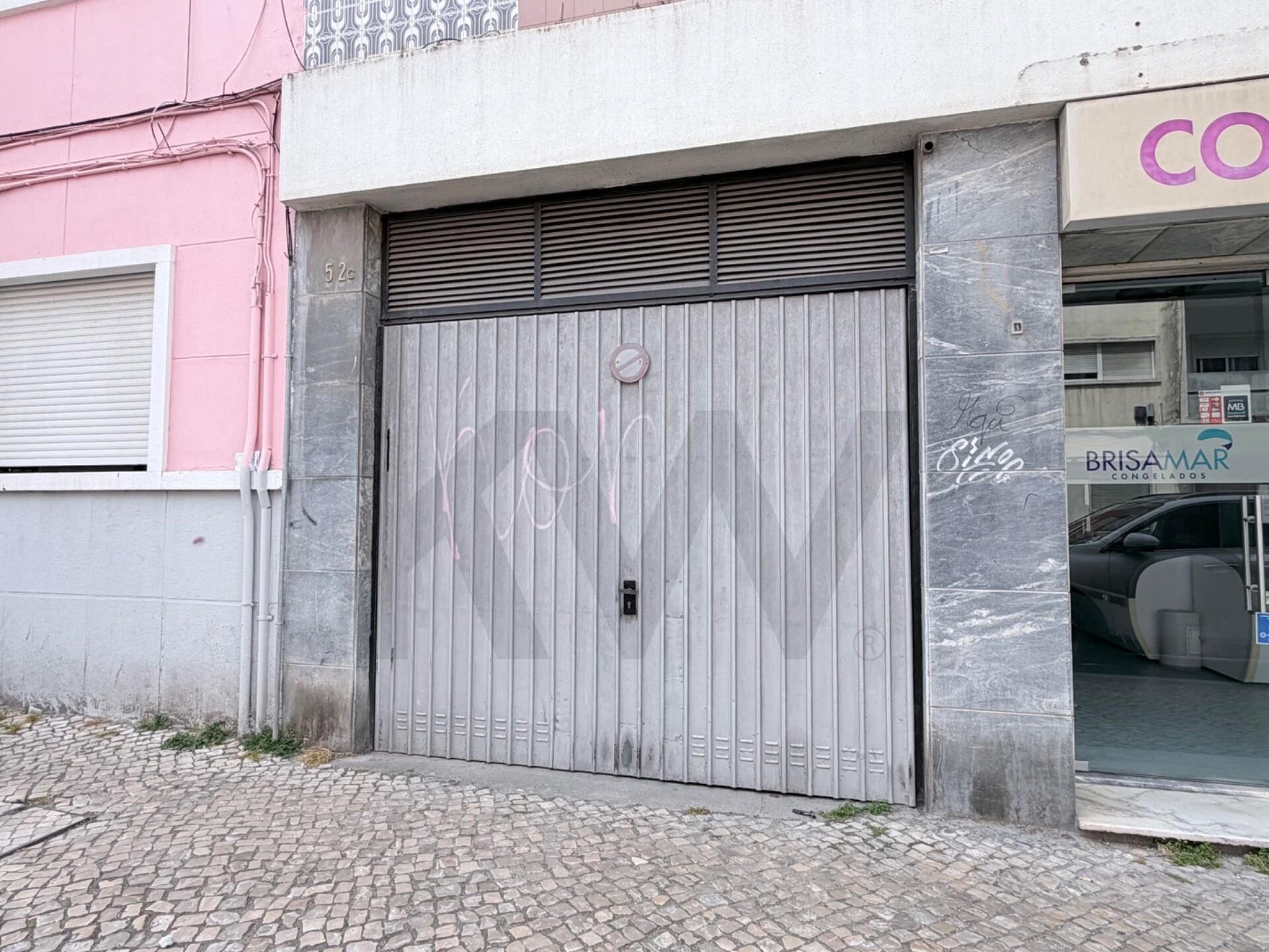 Garagem à Venda em Barreiro - Setúbal - Portugal - 1