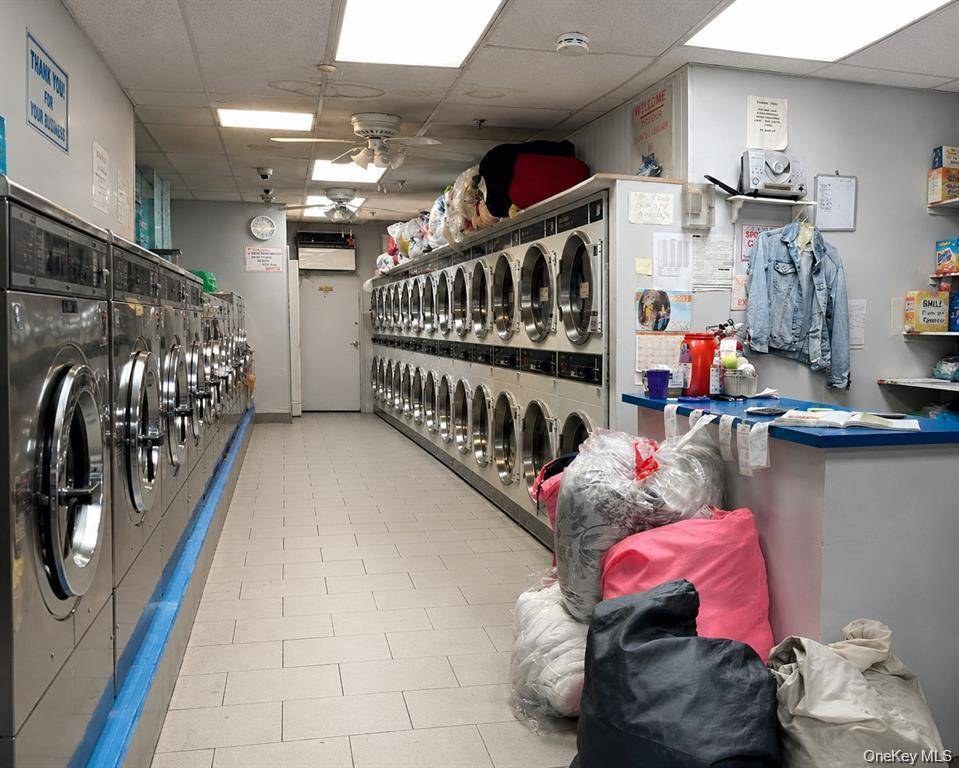 Imóvel Comercial à Venda em College Point - Nova Iorque - EUA - 2