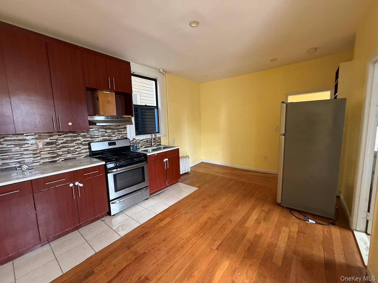 Imóvel Comercial à Venda em Elmont - Nova Iorque - EUA - 4