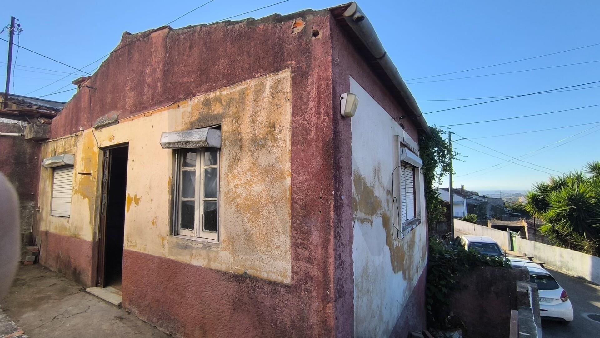 Moradia T2 à Venda em Coimbra - Coimbra - Portugal - 1