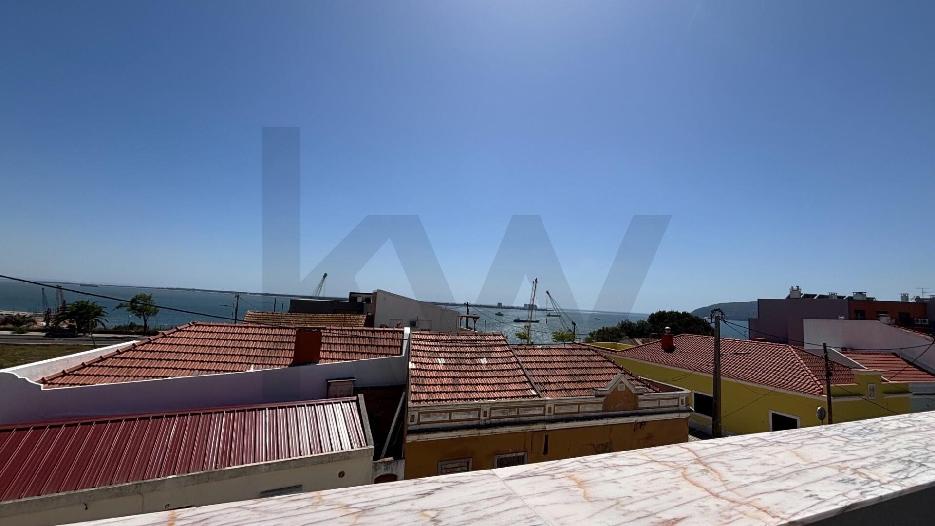Moradia T2 na Planta à Venda em Setúbal - Portugal - 1