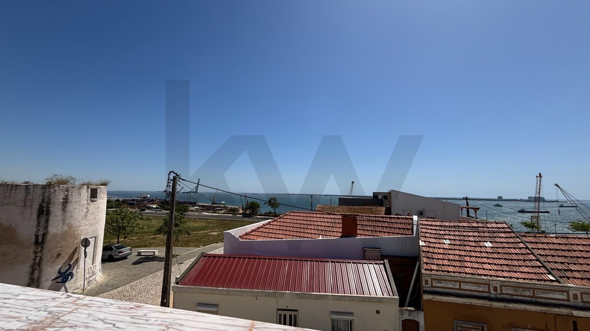 Moradia T2 na Planta à Venda em Setúbal - Portugal - 2
