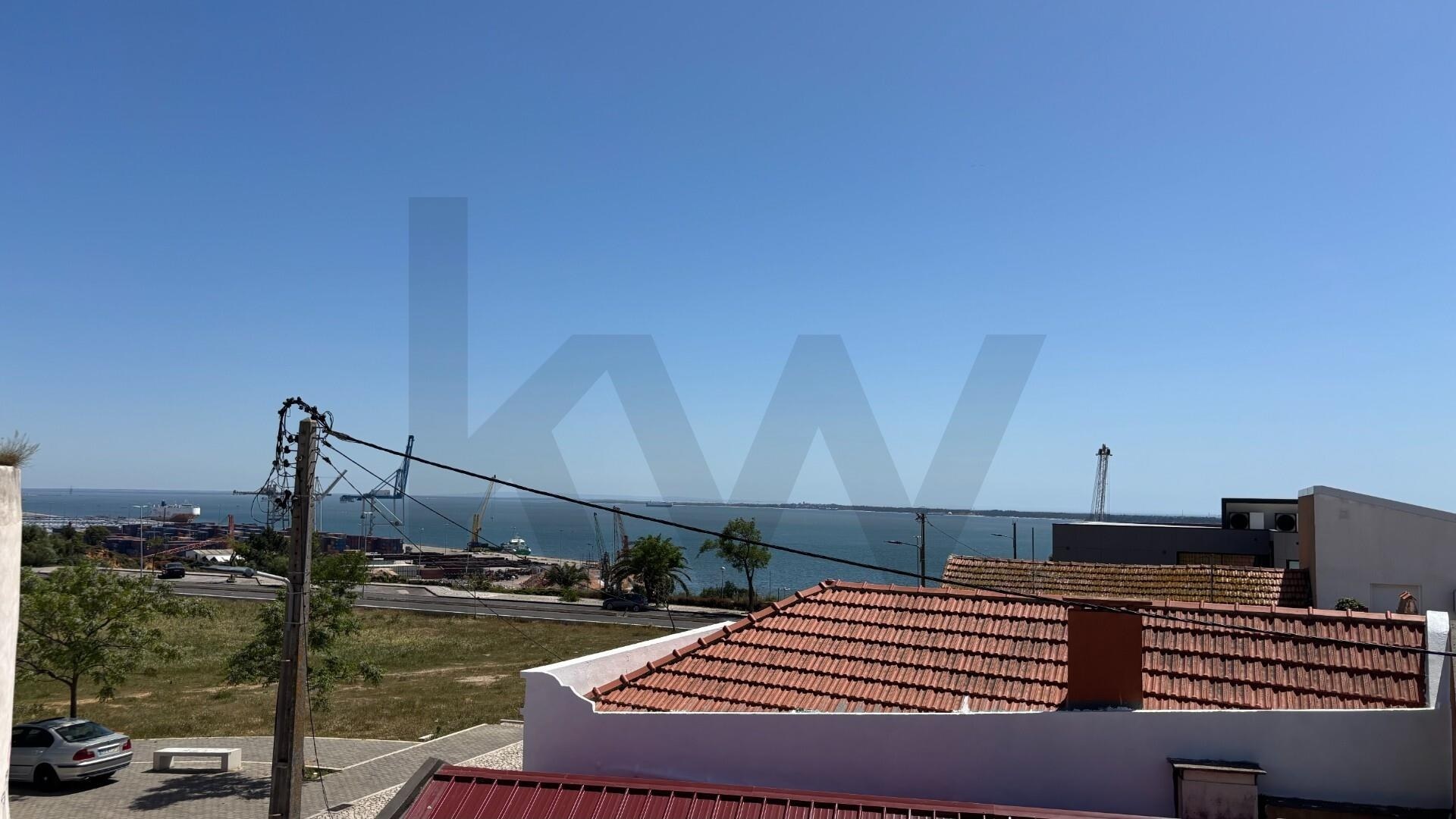Moradia T2 na Planta à Venda em Setúbal - Portugal - 3