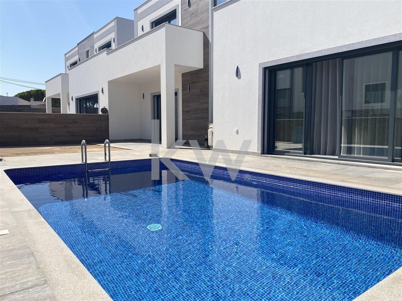 Moradia T3 à Venda em Albufeira - Algarve - Portugal - 1