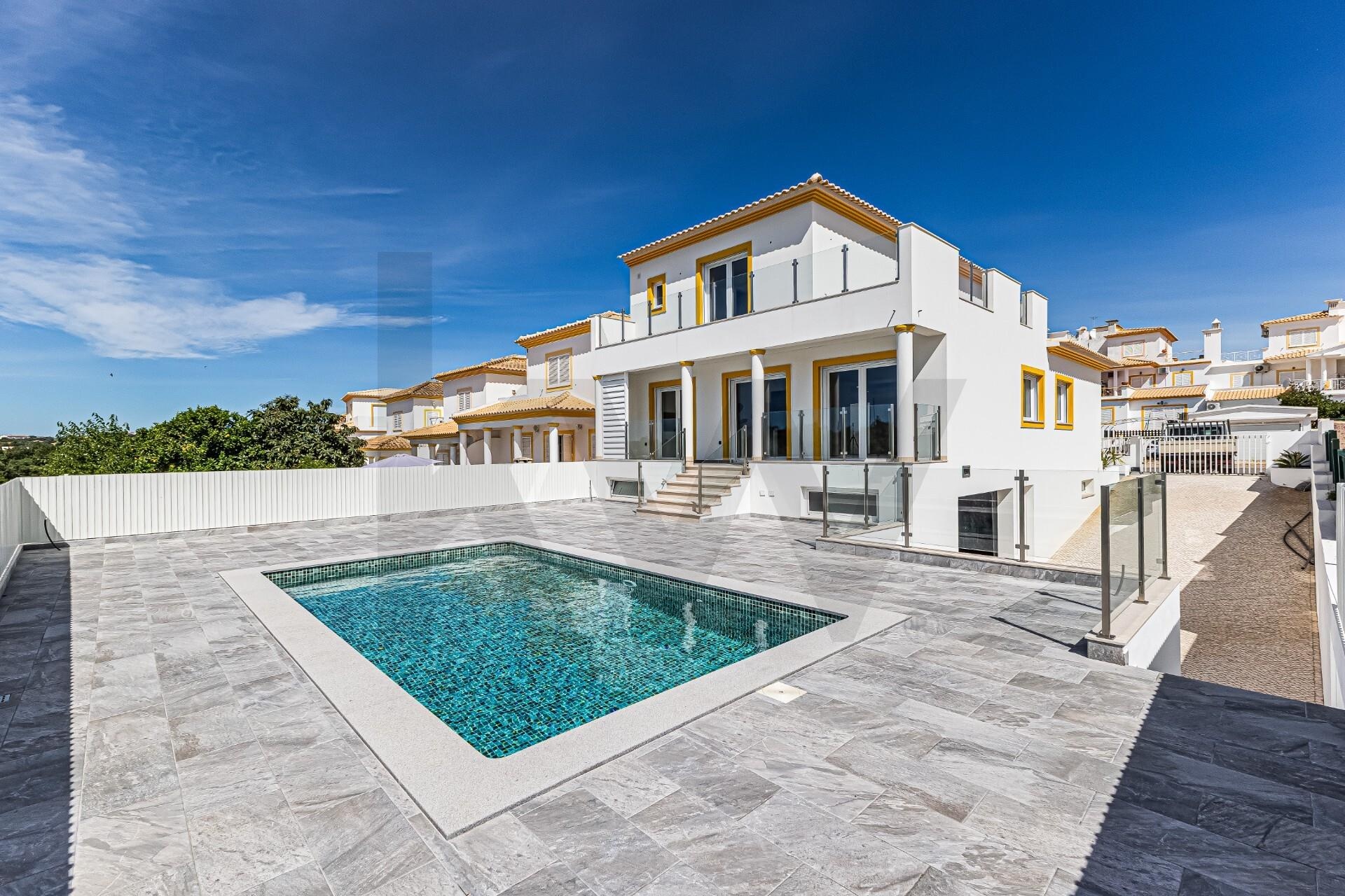 Moradia T3 à Venda em Albufeira - Algarve - Portugal - 1