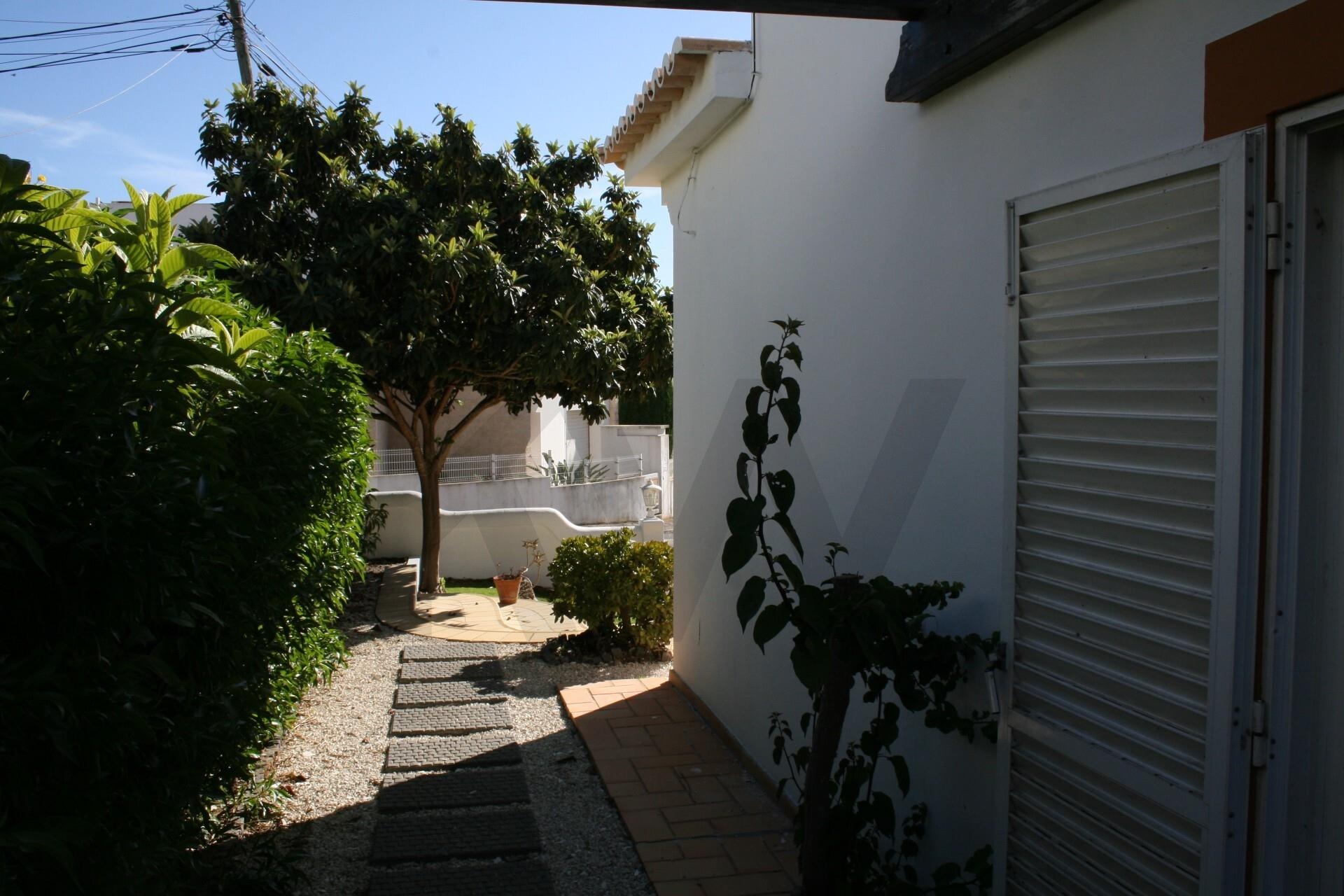 Moradia T3 à Venda em Alvor - Algarve - Portugal - 2